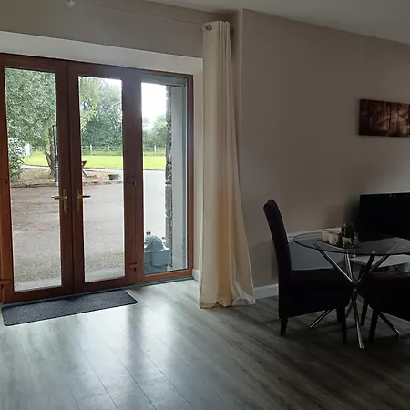 A Beautiful Countryside On Killarney Road Apartament *